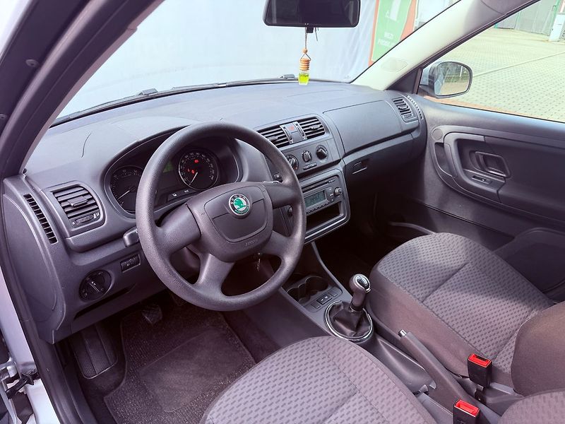 Škoda Fabia 1.2 TSi Ambiente, Serviska - fotka 13 z 22