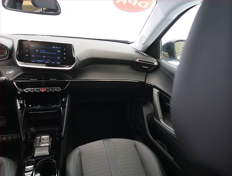Peugeot 2008 (2022) Allure 1.2 PureTech, Automat - fotka 8 z 25