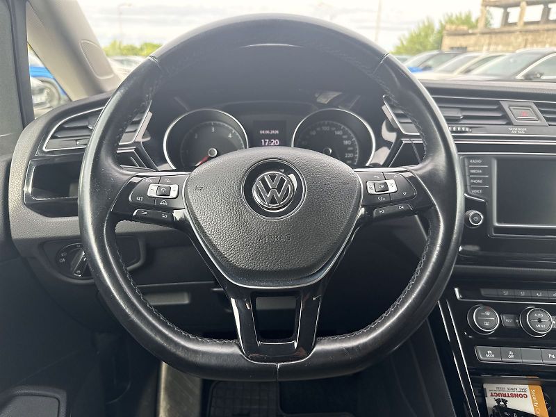 Volkswagen Touran (2016) 2.0 TDI Highline - fotka 19 z 32