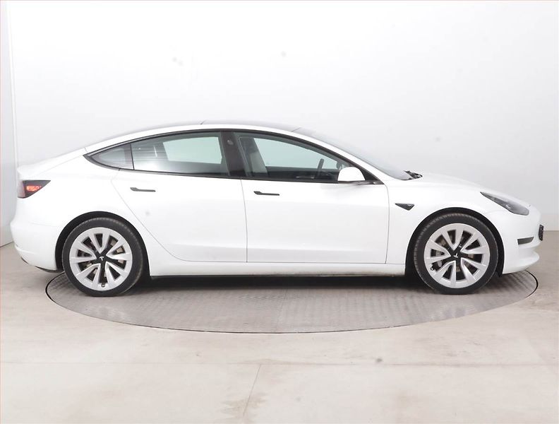 Tesla Model 3 (2021) Std Range Plus LFP, SoH 92% - fotka 6 z 21