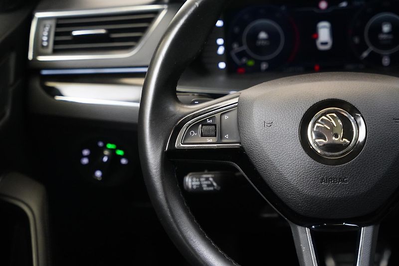 Škoda Superb - fotka 16 z 28