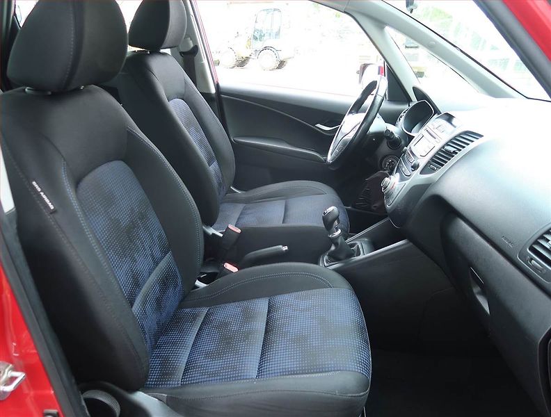 Hyundai ix20 (2014) 1.4 CVVT, Park. senzory - fotka 9 z 16
