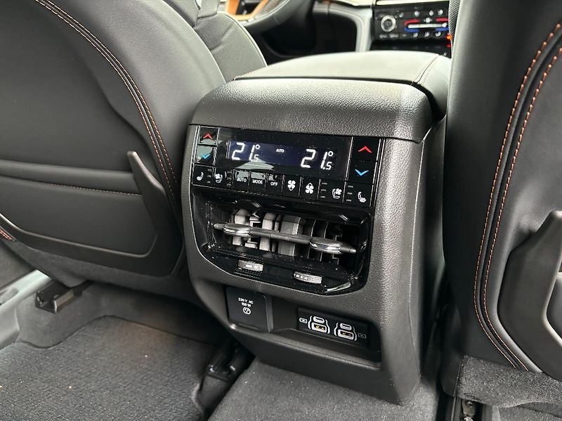 Jeep Grand Cherokee (2025) Summit Reserve 4xe (380k) 8AT - fotka 47 z 50