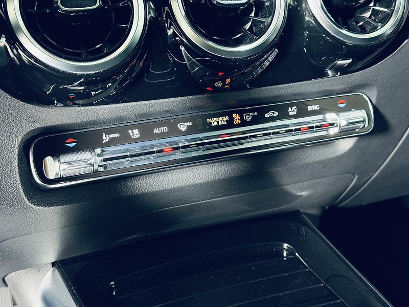 Mercedes-Benz GLA (2023) 180d*CZ*DPH*LED* - fotka 24 z 35