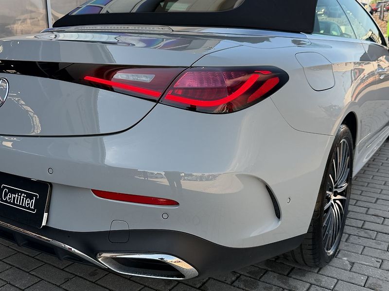 Mercedes-Benz CLE 300 4MATIC AMG Cabrio - fotka 12 z 35