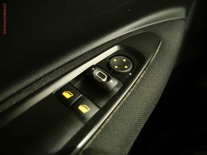 Citroën C4 (2009) 1.4i, 2.maj,ČR, AC, temp - fotka 14 z 20
