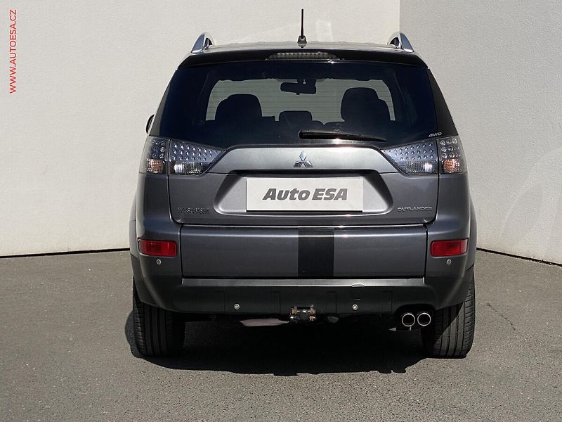 Mitsubishi Outlander (2009) 2.2d 4x4, 7míst, servis.kniha - fotka 5 z 16