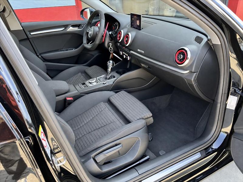 Audi A3 35 TFSi  LED  KLIMA  110kw - fotka 21 z 41