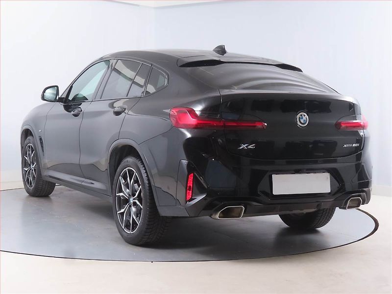 BMW X4 (2023) xDrive20i - fotka 4 z 14