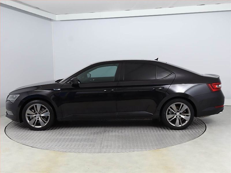 Škoda Superb (2018) Sportline 2.0 TSI - fotka 3 z 22