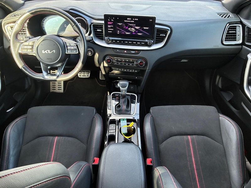 Kia ProCeed (2023) GT 1.6T-GDI 150kW CZ DPH - fotka 9 z 11