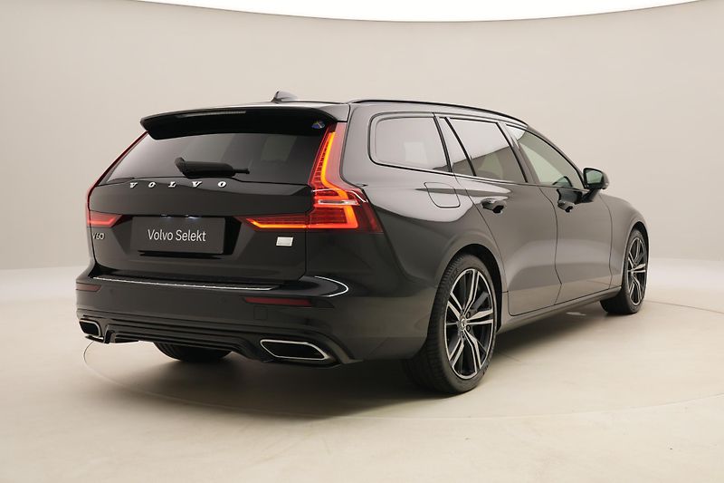 Volvo V60 T8 AWD RECHARGE R-DESIGN AUT - fotka 13 z 52