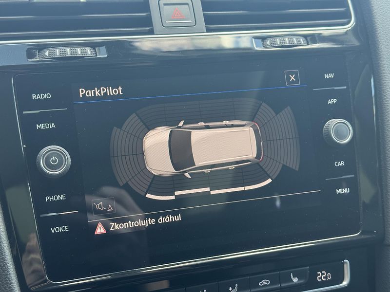 Volkswagen Golf (2017) VII 1.4TSi MAN Highline, RZV - fotka 31 z 51