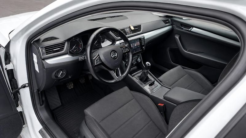 Škoda Superb (2017) 2.0 TDI nové rozvody - fotka 7 z 9