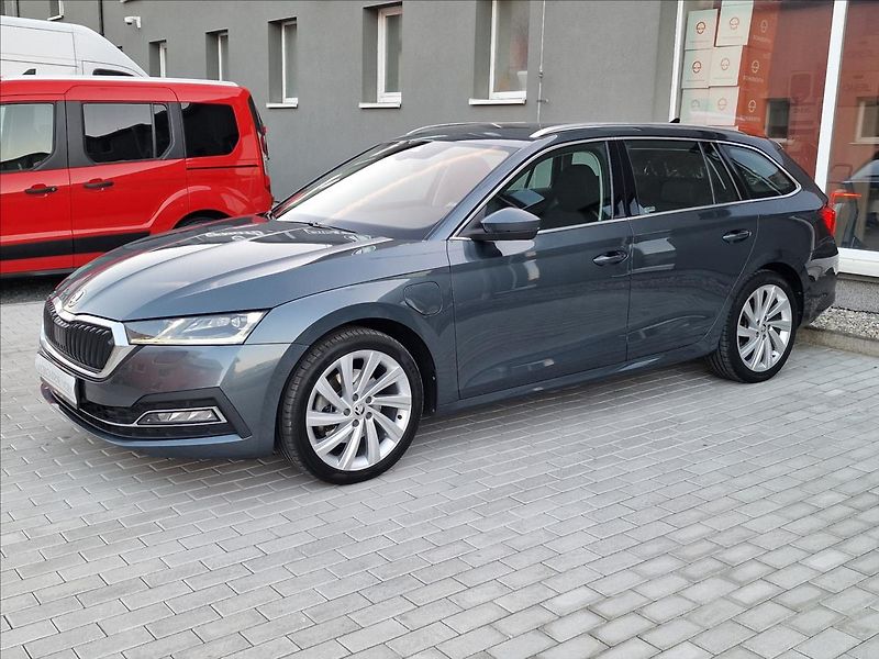 Škoda Octavia 1.4 TSI iV 150kW DSG Style,ČR - fotka 6 z 48