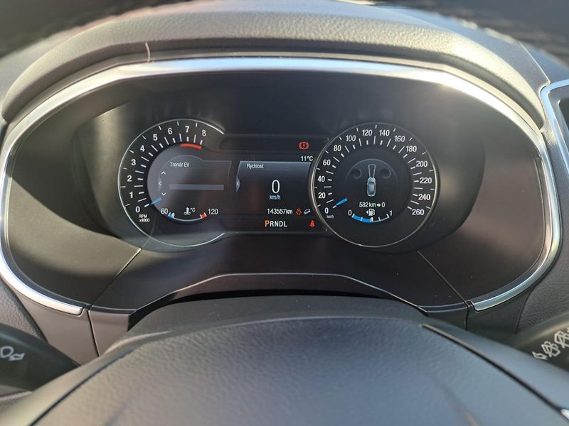 Ford S-MAX (2022) 2.5 HYBRID,  5,3L/100KM! - fotka 9 z 16