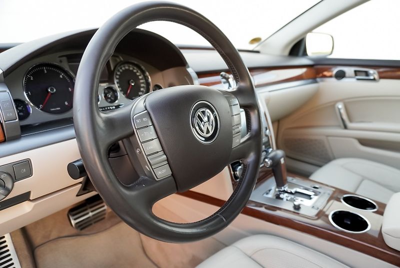 Volkswagen Phaeton 3.0 TDi 176kW LONG 4motion - fotka 26 z 36