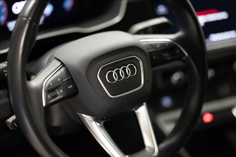 Audi Q3 1,5 35 TFSI S-LINE NAVI VÝHŘEV - fotka 12 z 37