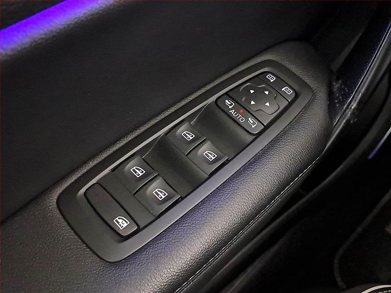 Renault Mégane (2017) 1.2 TCe, Automat, ČR,1.maj - fotka 21 z 23