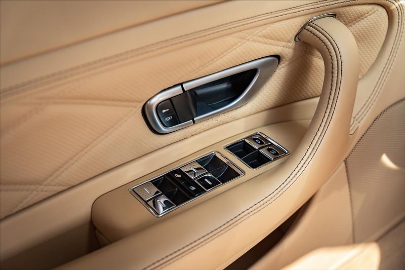 Bentley Continental GTC 6,0 W12 Mulliner 1.ČR DPH - fotka 30 z 32