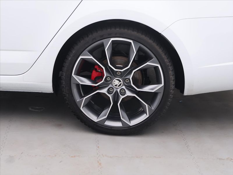 Škoda Octavia RS 2,0 TSI 169kW DSG 1.Maj. - fotka 26 z 33