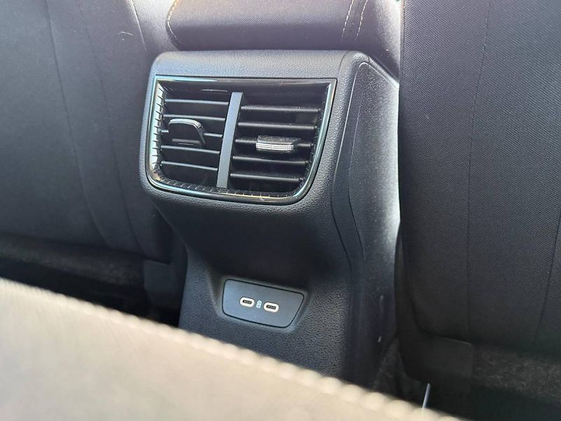 Škoda Fabia Top Selection 1,0 TSI 70 kW 5° - fotka 8 z 33