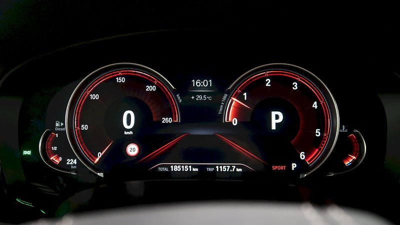 BMW Řada 5 (2018) LUXURY LINE 540d xDRIVE TAŽNÉ - fotka 20 z 38