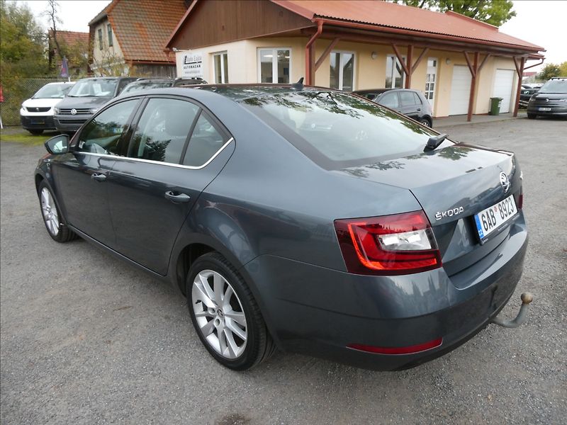 Škoda Octavia 2,0 TDi 110kW DSG STYLE, ČR - fotka 7 z 39