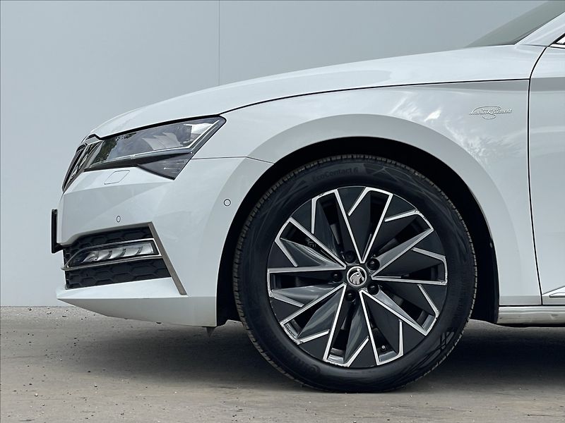 Škoda Superb 2,0 TDI DSG L&K TAŽNÉ+DCC+ACC - fotka 21 z 25