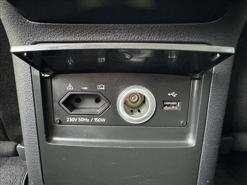 Škoda Superb 1,6 TDI Navi TZ park. kamera - fotka 26 z 50