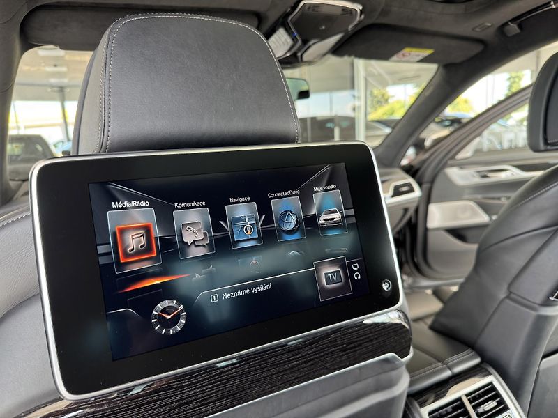 BMW Řada 7 M760 Li xDrive*Nový Motor*DPH - fotka 38 z 48