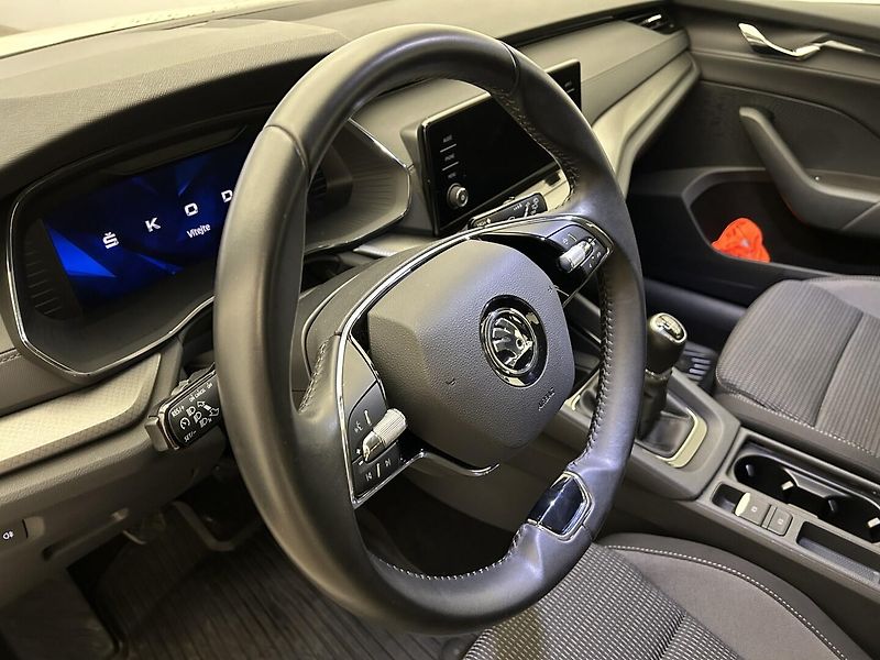 Škoda Octavia 1.5 TSI Ambition - fotka 9 z 26
