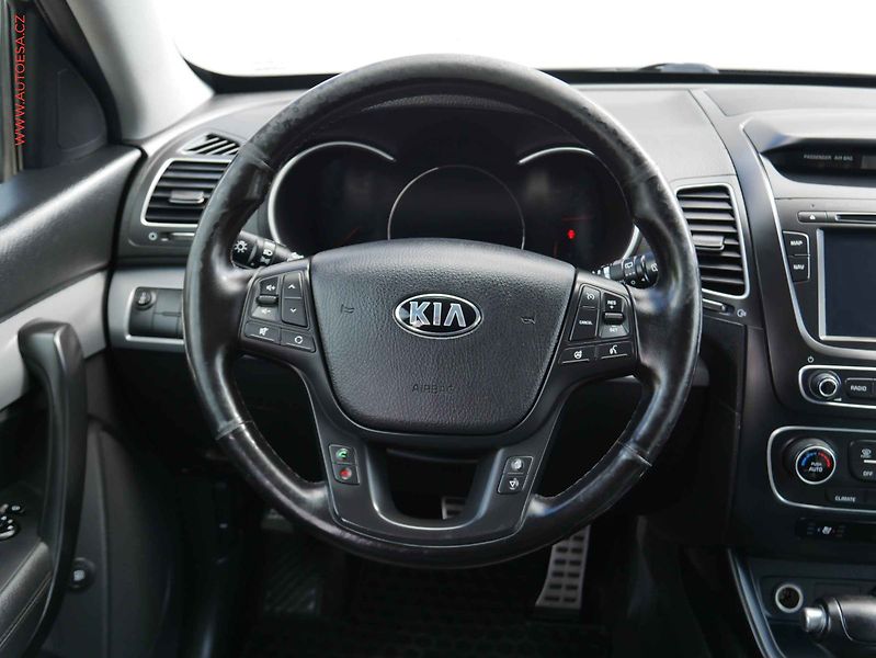 Kia Sorento (2013) 2.2 CRDi 4x4, 1.maj,ČR, AT - fotka 15 z 17