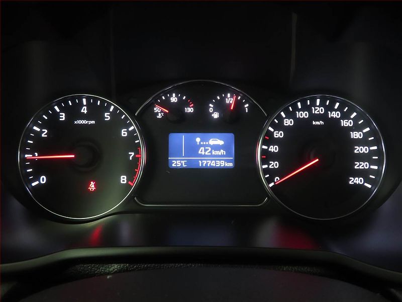 Kia Carens (2014) 1.6 GDI, Tempomat - fotka 11 z 16