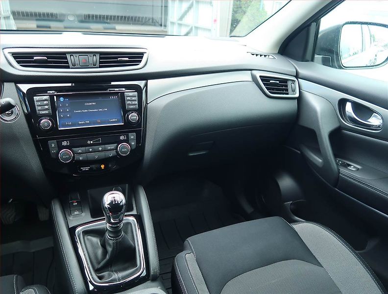 Nissan Qashqai (2018) N-Connecta 1.2 DIG-T - fotka 8 z 16