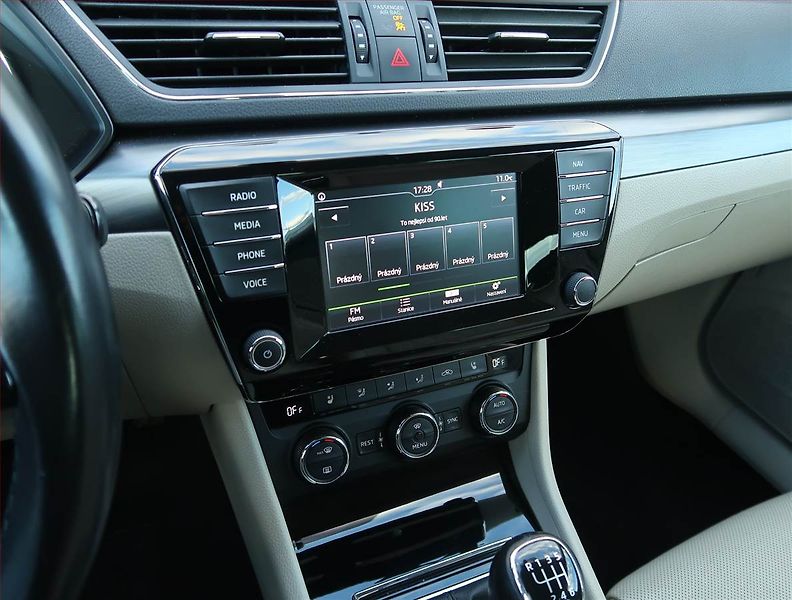 Škoda Superb (2016) Style Plus 2.0 TDI, Kůže, Navi - fotka 18 z 22