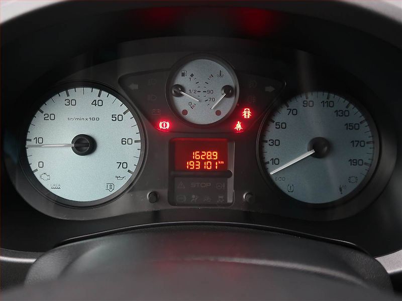 Peugeot Partner (2018) Allure 1.6 BlueHDi, 5Míst, ČR - fotka 11 z 18