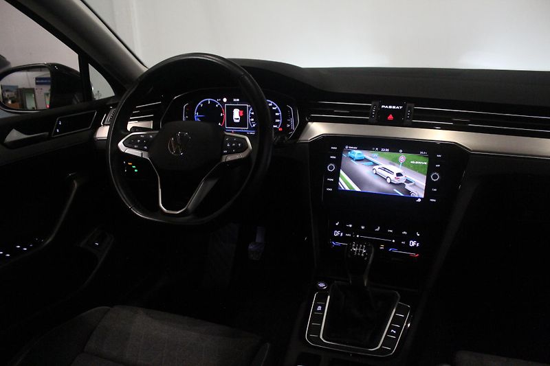 Volkswagen Passat Variant (2023) Manuál 110kW Matrix Tažné - fotka 24 z 29