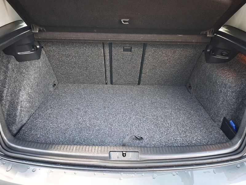 Volkswagen Golf (2010) 1,6 i 75 KW Comfort - fotka 10 z 33