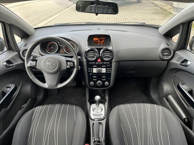 Opel Corsa 1,2 16V  Edition 111 AT - fotka 9 z 30