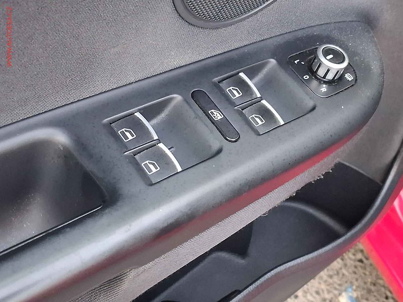 Volkswagen Golf Plus (2010) 2.0 TDi, 2.maj,ČR, Xenon - fotka 11 z 17