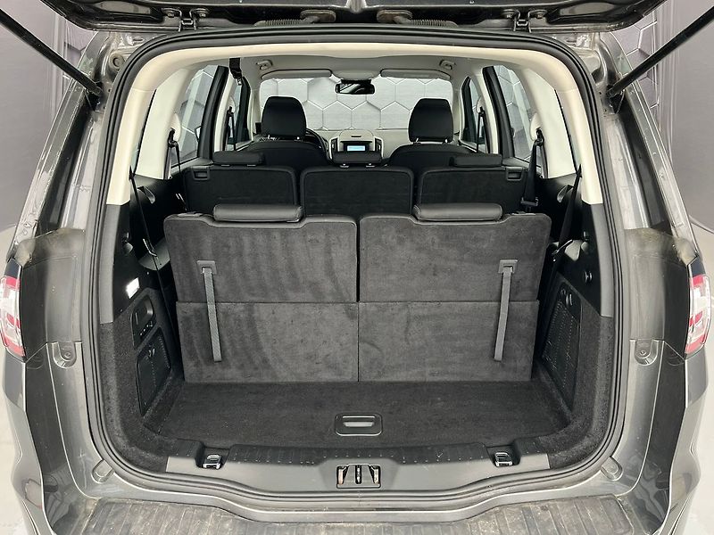 Ford Galaxy 2.0 EcoBlue, 140 kW, Cebia - fotka 30 z 45