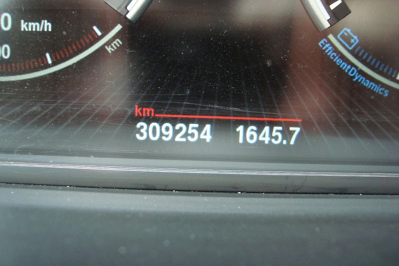 BMW Řada 5 (2013) 535d Xdrive,M-paket,S.kniha - fotka 62 z 73