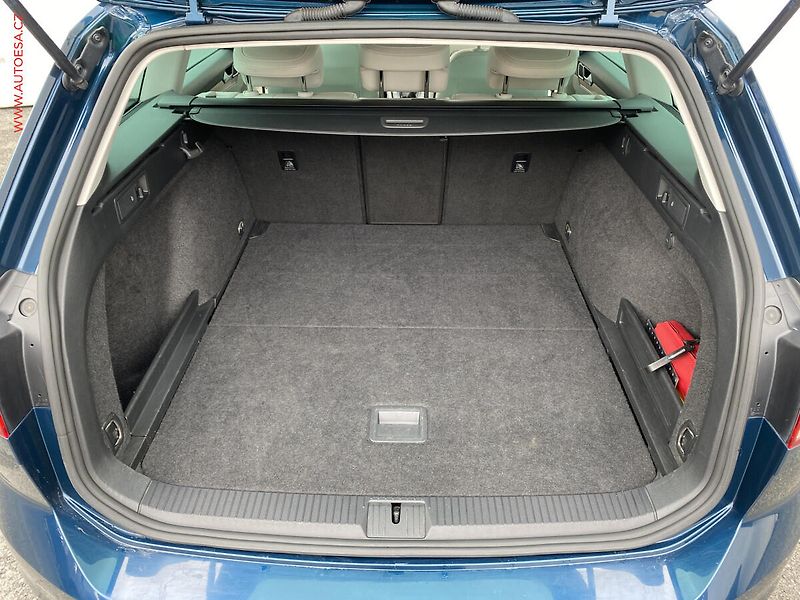 Volkswagen Passat (2021) 2.0 TDi, ČR, Elegance, LED - fotka 7 z 20