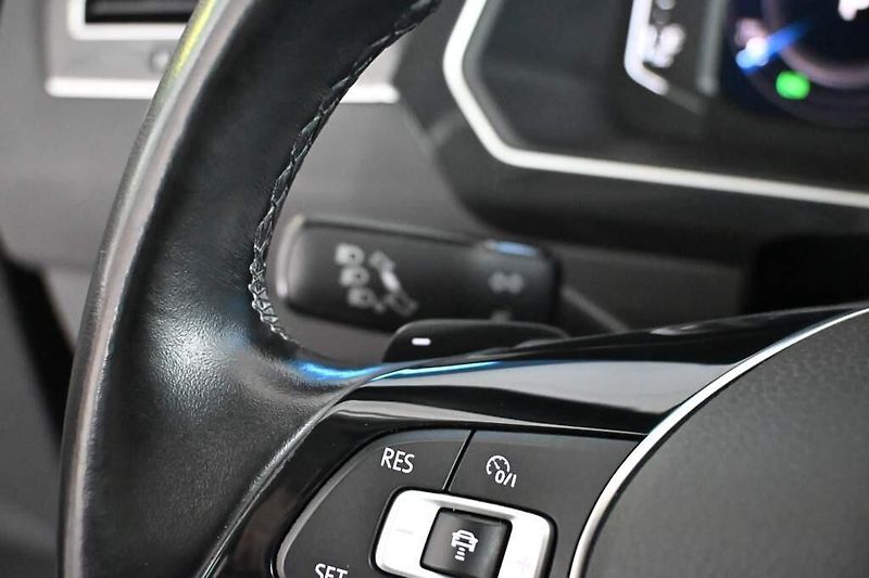 Volkswagen Tiguan (2021) 2.0 4Motion LED Matrix DSG ACC - fotka 14 z 35