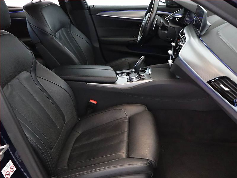 BMW Řada 5 (2019) M Sport 530d xDrive - fotka 7 z 19