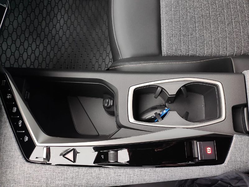 Peugeot 3008 (2026) Business 1.2 HYBRID 145k AUT6 - fotka 20 z 28