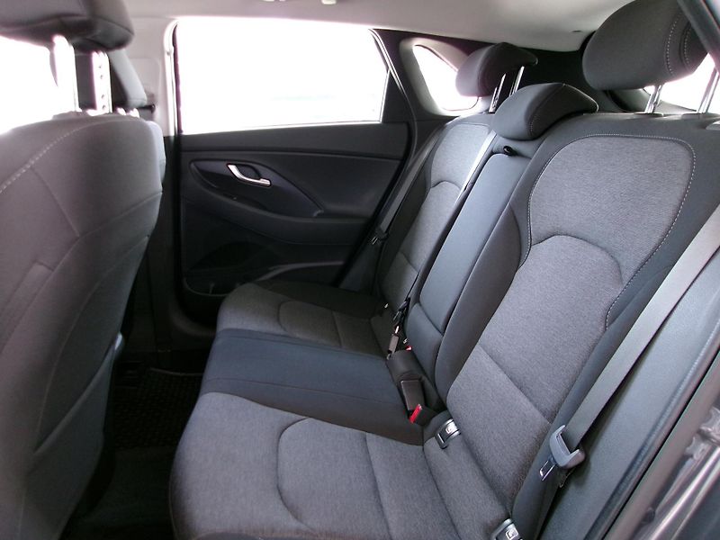 Hyundai i30 (2024) 1.5T-GDi 117kW MH Smart Plus - fotka 9 z 15