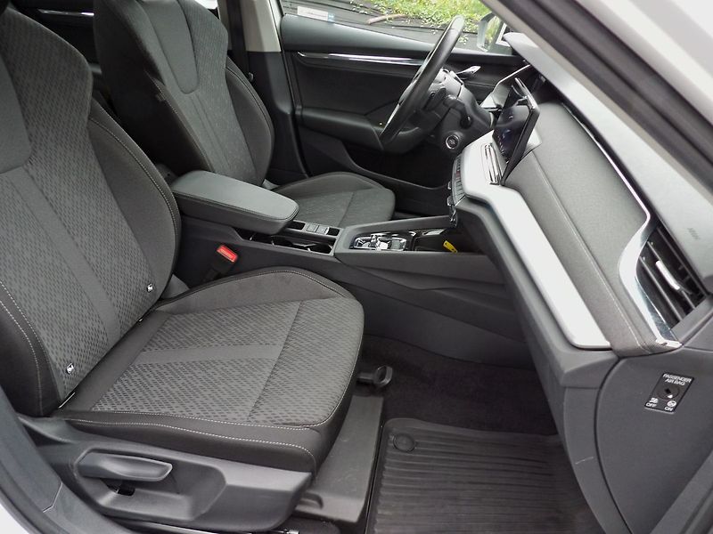 Škoda Octavia 1.5TSI DSG Style+ Tažné ČR DPH - fotka 23 z 33