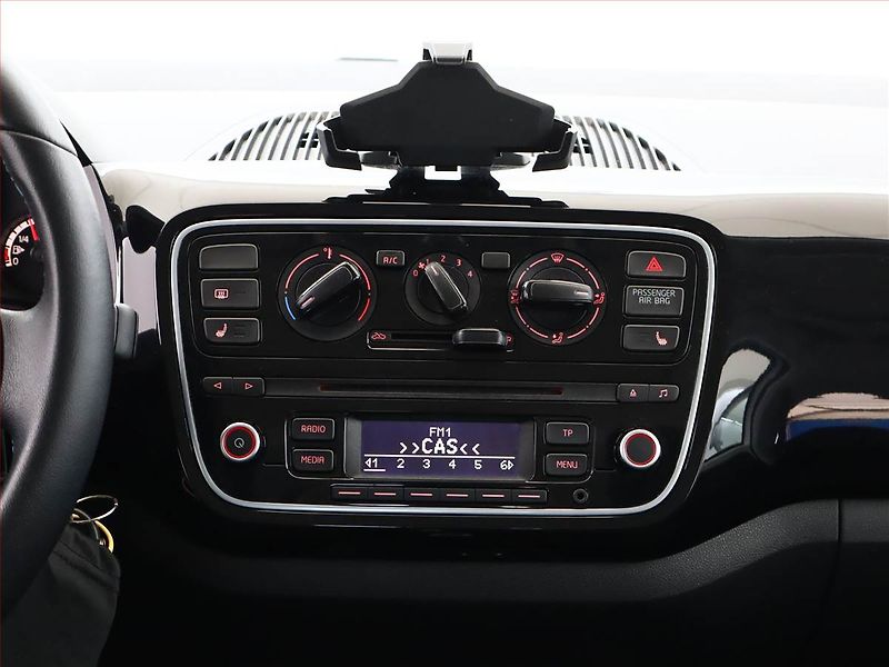 Volkswagen up! (2013) 1.0 MPI, Vyhř. sedaček - fotka 10 z 13
